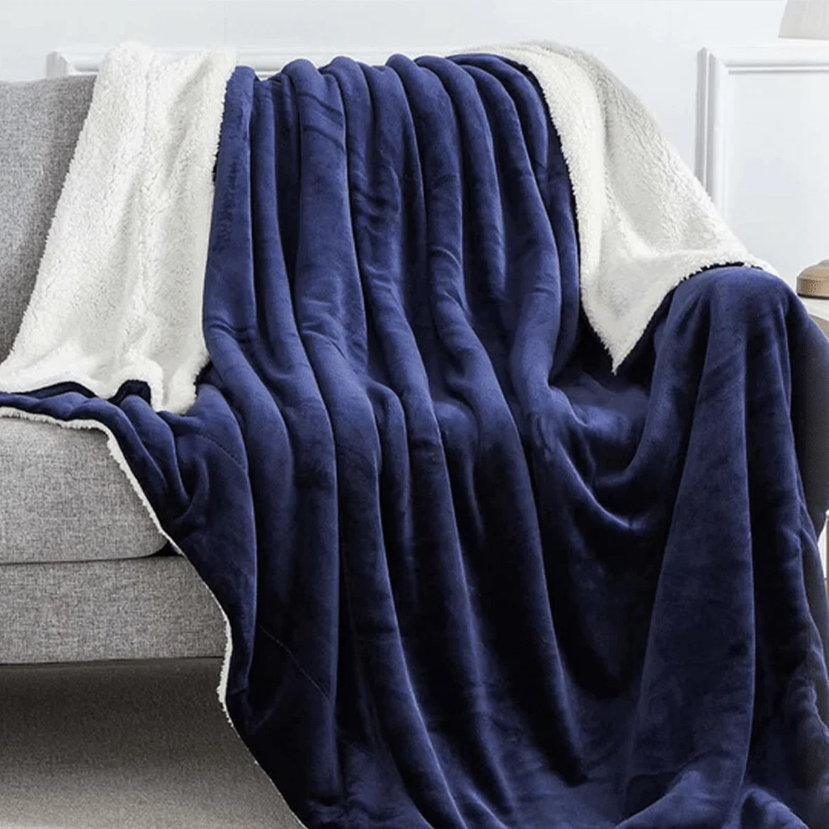 Classic DRAKE Velour reverse to sherpa throw Reliable