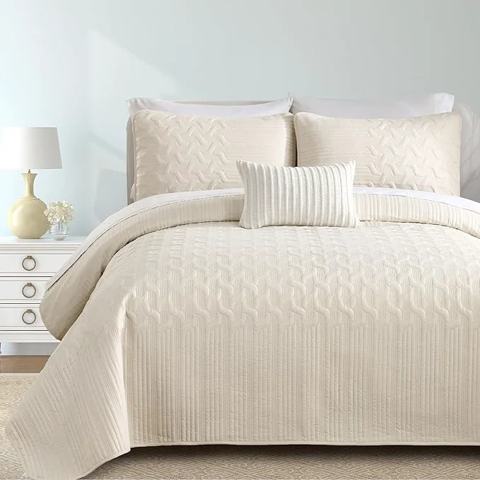 Trendy Yiran California King Size Beige Quilt Set Lightweight Oversized Bedspread Ultrasonic Wave Pattern Soft Microfiber Summer Coverlet Modern Style 3 Piece with 2 Pillow Shams 112×104 inch Eco-Friendly