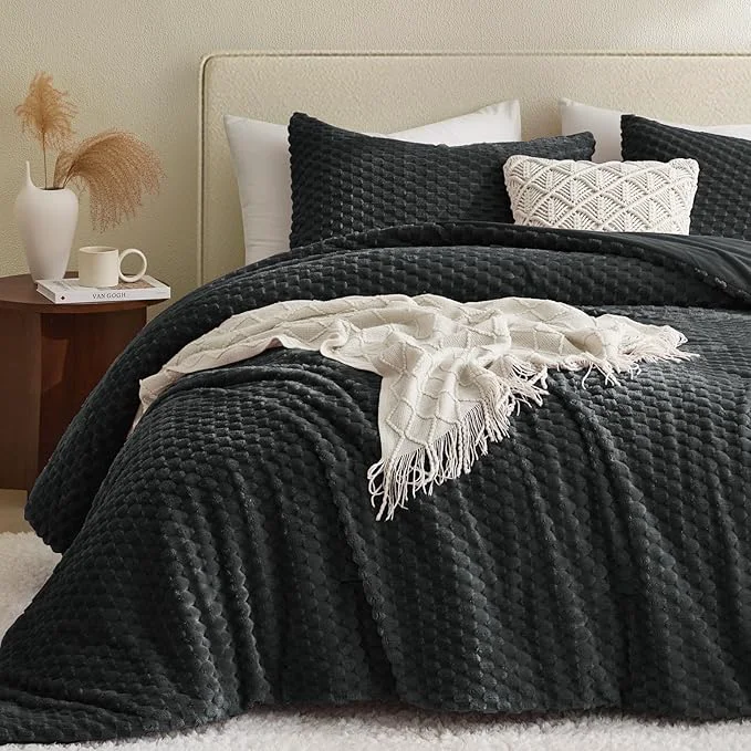 Excellent Petrichor Fluffy Twin Comforter Set – Ultra-Soft Black Flannel Thick Comforter for Queen Bed Luxury Warm Bedding Set for Winter amp Fall Cozy Fuzzy Bed Set 2 Pieces 1 Comforter amp 1 Pillowcase World-Class