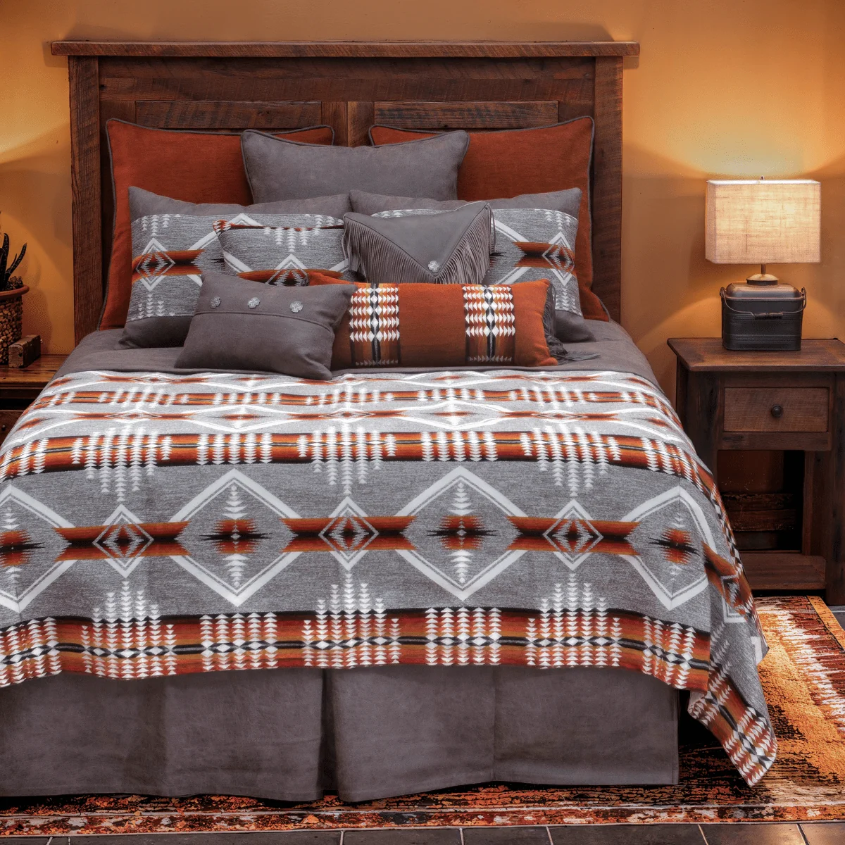 Smooth Mesquite Coverlet Set Excellent