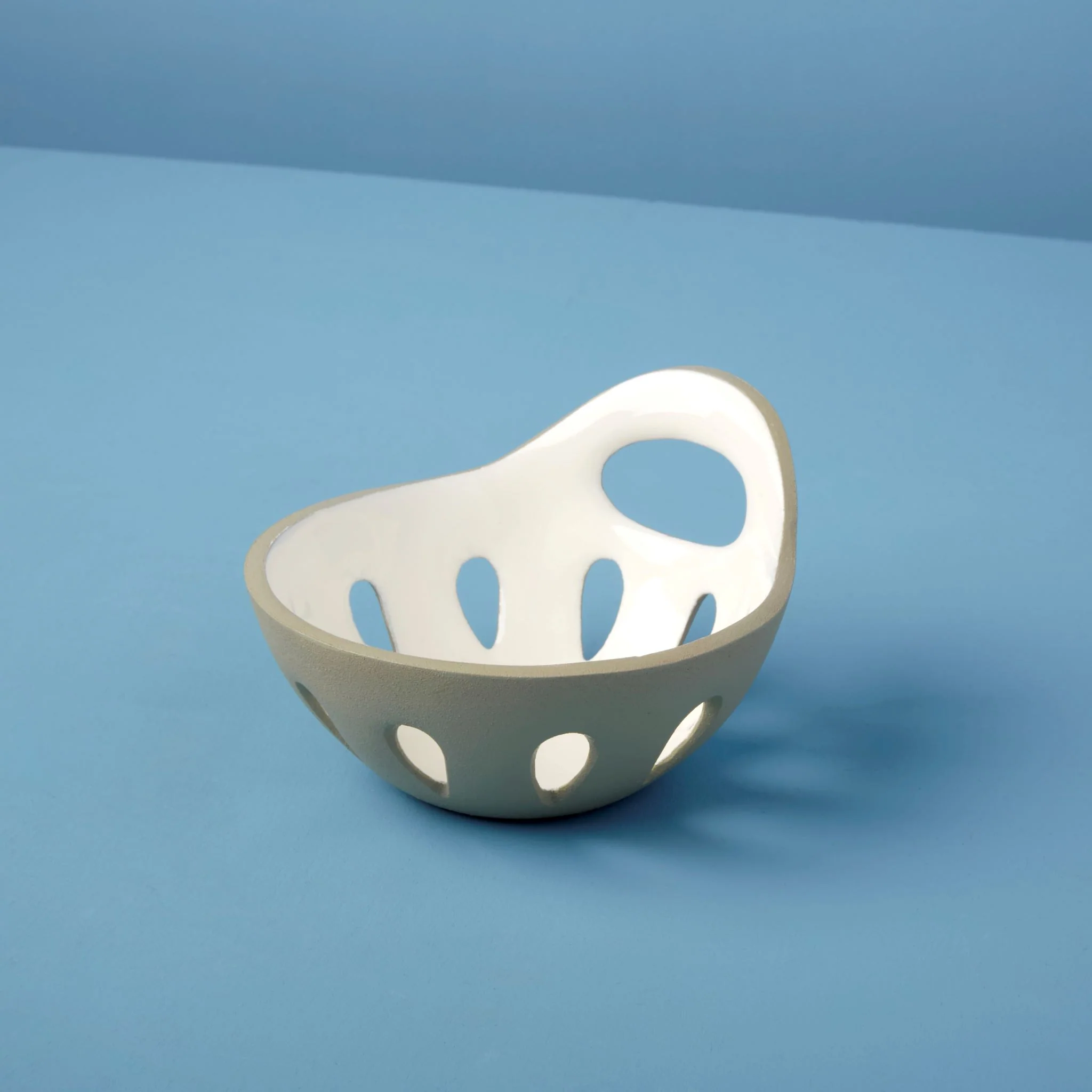 Exclusive Easton Berry Colander Dove Classic
