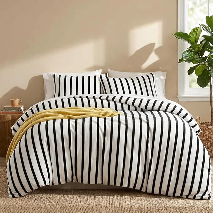 Relaxed Bedbay Striped Comforter Set Fluffy Fleece Queen Comforter Set Black White Striped Bedding 3 Pcs Ultra Soft Plush Flannel Velvet Fuzzy Bedding Set Stripes Pattern Queen Bed Set for All Seasons Secure