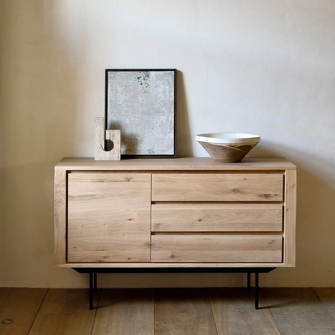 Minimalist Shadow Sideboard 1 Door 3 Drawers Traditional