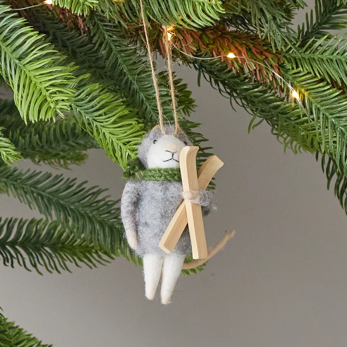 Recyclable Felt Mouse Carrying Skis Stylish