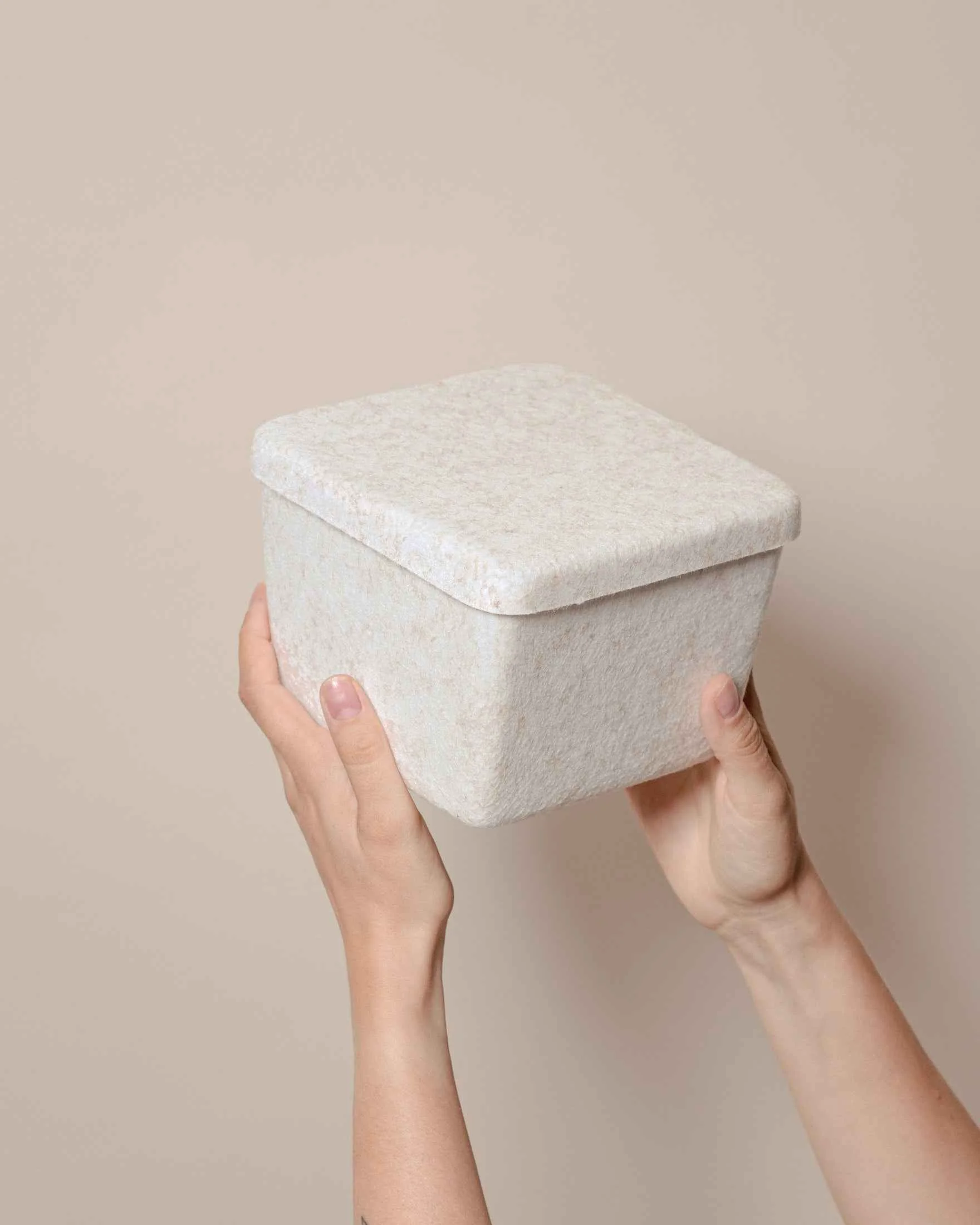 Healthy The Sculpted Bin – Petite with Lid Secure