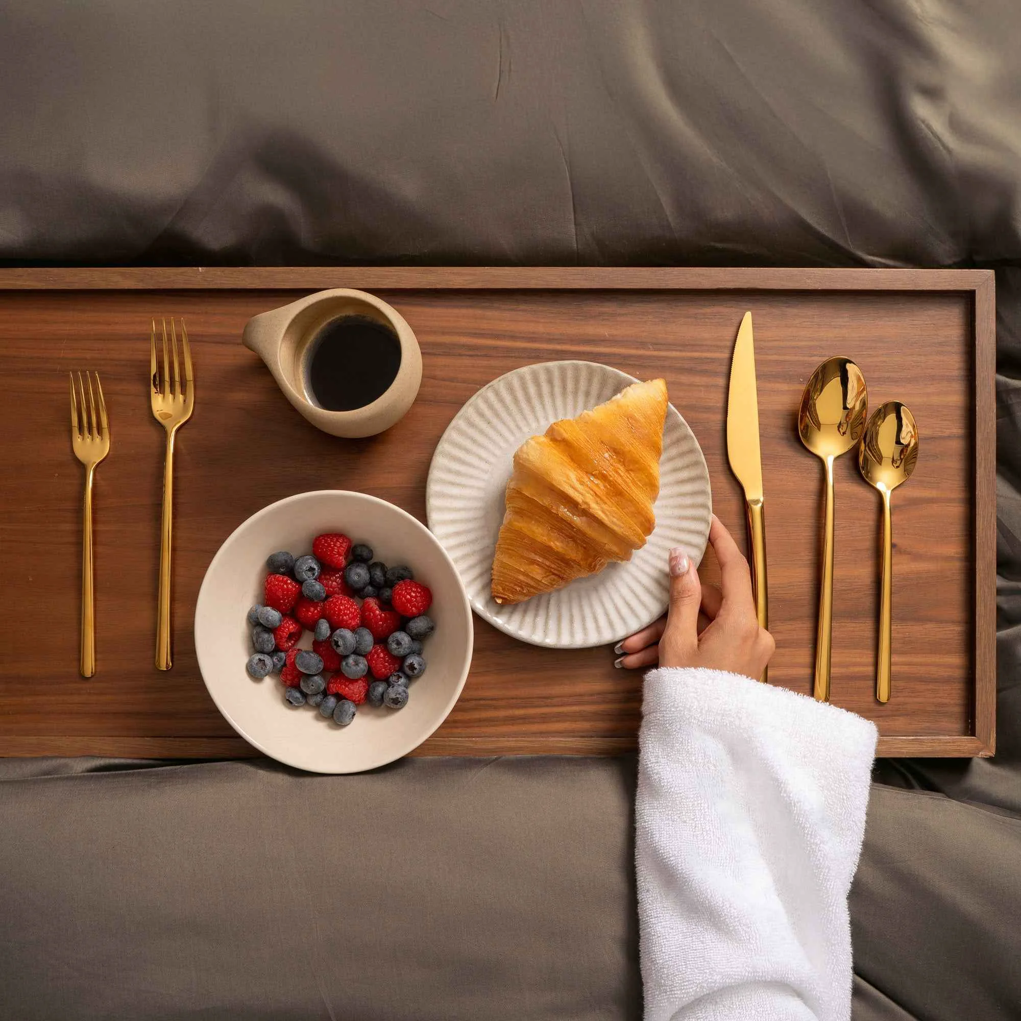 Carefully Designed Emilia Mirror 20-Piece Flatware Set Recyclable
