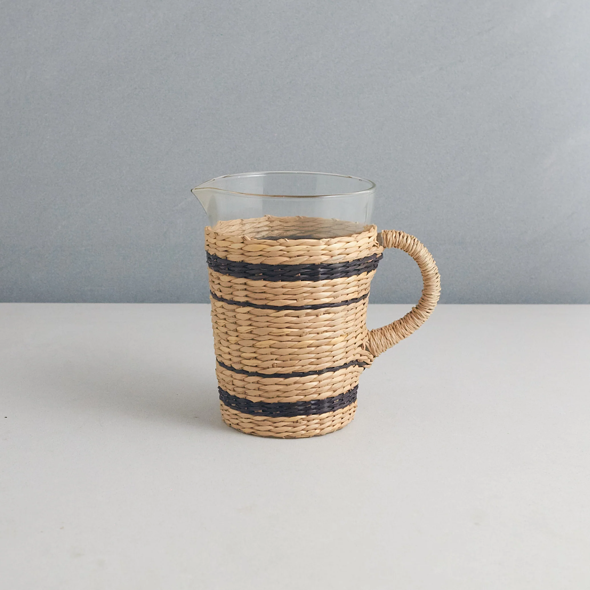 High-Performance Seagrass Cage Pitcher With Black Stripe Secure