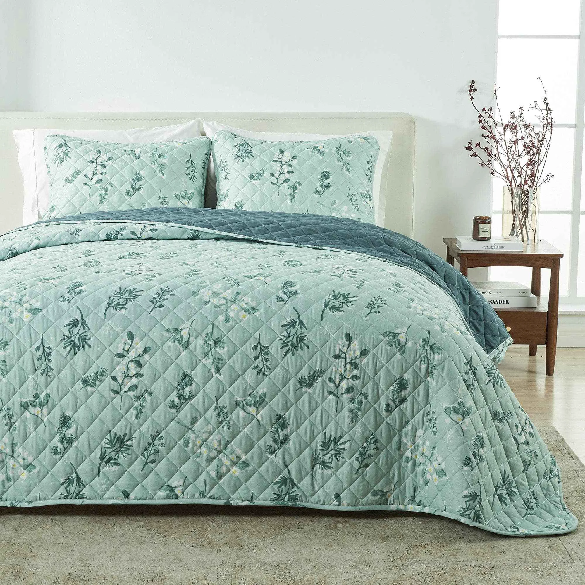 Recyclable Snowy Botanical Quilt Set – Mariela Collection Relaxed