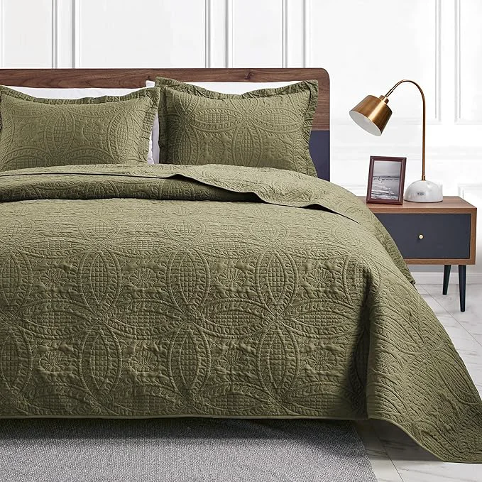 World-Class Love 39 s cabin Quilts for Full Bed Green Bedspreads Bedding Set – Lightweight Bedspread Comforter – Coin Pattern Bedding Coverlet for All Season – 3 Pieces 1 Quilt 2 Pillow Shams Natural