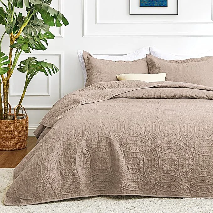 Relaxed Love 39 s cabin King Size Quilt Bedding Set Burlwood Bedspreads – Bed Lightweight Bedspread Comforter – Coin Pattern Bedding Coverlet for All Season – 3 Pieces 1 Quilt 2 Pillow Shams Pure