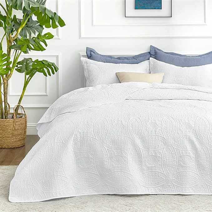 Exclusive Love 39 s cabin King Size Quilt Set White Bedspreads – Soft Bed Summer Lightweight Bedspread Comforter – Modern Style Coin Pattern Coverlet for All Season – 3 Pieces 1 Quilt 2 Pillow Shams Unique