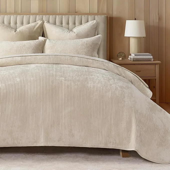 Luxury EVERGRACE Velvet Quilt Set Queen Size Luxurious Soft Quilted Bedding Sets Lightweight Velvet Comforter for All Season Striped Channel Bedspread Coverlet with 2 Shams Light Sand Smart