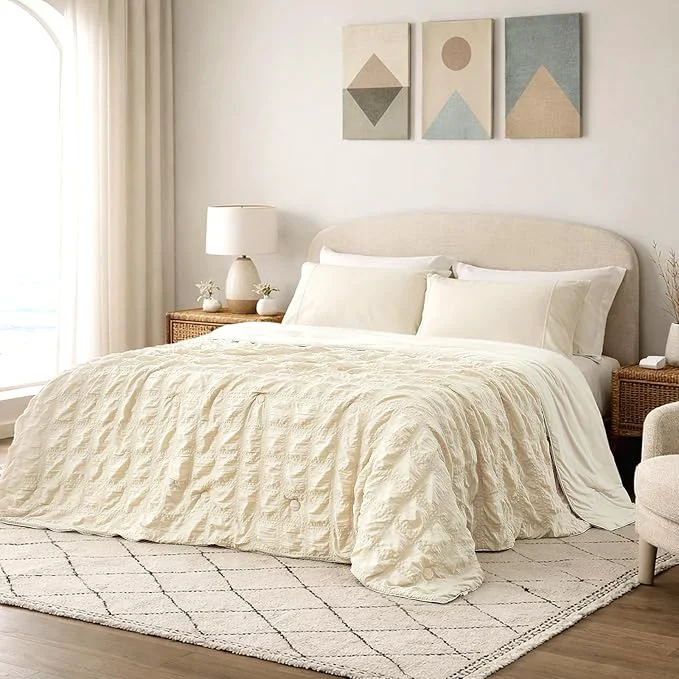 Sustainable Cozy Bliss Cooling Comforter Seersucker Plaid King Size Q-Max 0.45 Lightweight Cooling Blanket Breathable Silk Smooth Summer Bedding Quilt for Hot Sleepers Night Sweats Khaki Functional