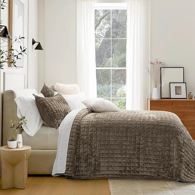 Traditional RECYCO Luxury Velvet Quilt Set Twin Twin XL Size Bedding Sets Ultra Soft Velvet Comforter Set Lightweight Channel Box Stitch Oversized Bedspread Coverlet for All Season with 1 Sham Dune Brown High-Grade
