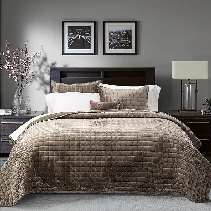 Environmentally Friendly RECYCO Luxury Velvet Quilt Set King Size Bedding Sets Ultra Soft Velvet Comforter Set Lightweight Channel Box Stitch Oversized Bedspread Coverlet for All Season with 2 Shams Mocha Brown Organic