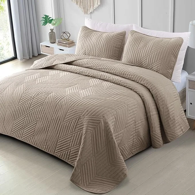 Next-Generation Exclusivo Mezcla California King Quilt Bedding Set Lightweight Taupe Oversized King Bedspreads Soft Modern Geometric Coverlet Set for All Seasons 1 Quilt and 2 Pillow Shams Natural