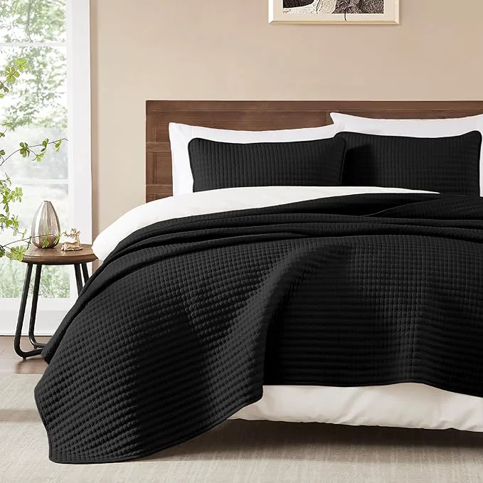 Sustainable WRENSONGE Queen Quilt-3 Pieces Lightweight Bedspreads Black Queen Size Quilt Bedding Set for All Seasons Soft Summer Coverlet with 2 Pillow Shams Suitable for Bed Couch High-Quality