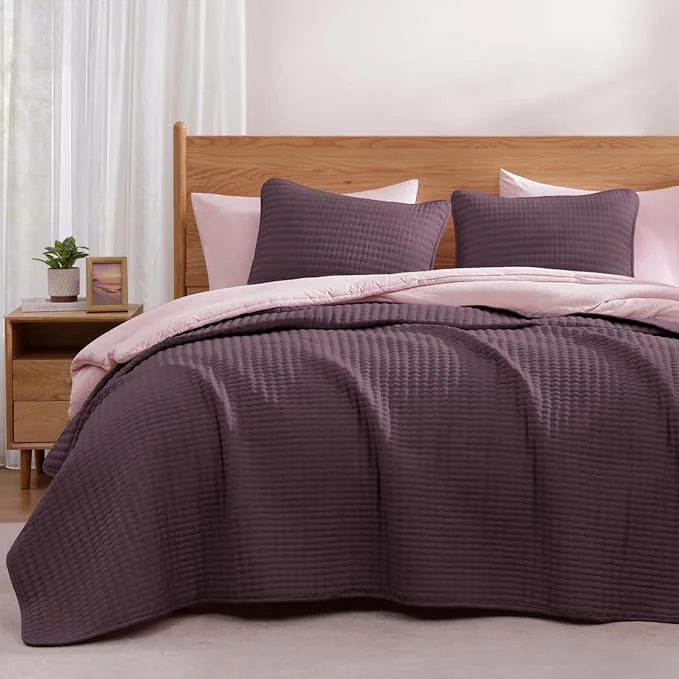 Premium WRENSONGE Queen Quilt-3 Pieces Lightweight Bedspreads Italian Plum Queen Size Quilt Bedding Set for All Seasons Soft Summer Coverlet with 2 Pillow Shams Suitable for Bed Couch Exclusive