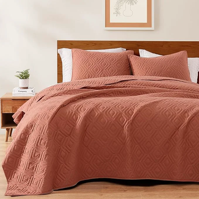 Optimized WRENSONGE Queen Quilt-3 Pieces Geometric Autumn Leaf Bedspreads Queen Size Quilt Bedding Set for All Seasons Soft Summer Coverlet with 2 Pillow Shams Suitable for Bed Couch Quilted Blanket Original Design
