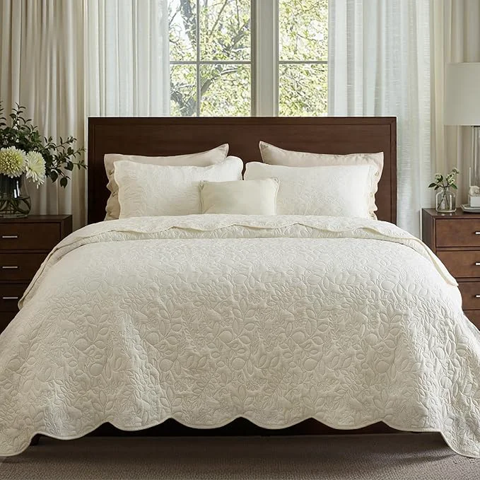 Safe Bedsure Quilt King Size – Ultra Soft Pre-Washed Cloud-Like Bedding All-Season Lightweight Comforter for Country Bedroom Leaf Design Coverlet in Cream Yellow 106 x 96 Inches Stitch- Quilting Ultra Soft Lightweight Machine Washable Pet-Friendly Versatile