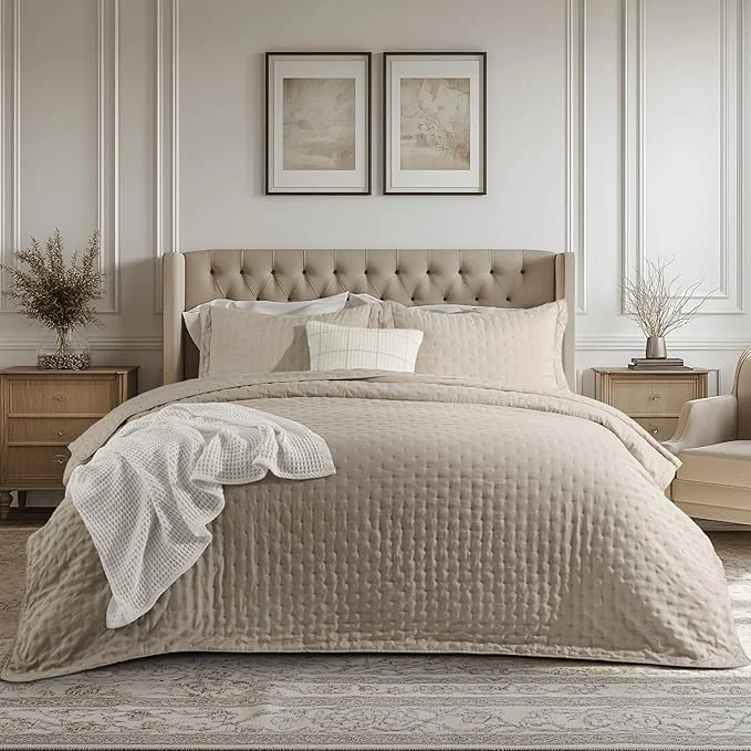 Fashionable Bedsure King Quilt – Taupe Bedspread King Size amp Lightweight Comforter Modern Farmhouse Coverlet with Clover Pattern Ultra Soft All-Season Bedding 106 x 96 Inches Stitch- Quilting Ultra Soft Lightweight Machine Washable Pet-Friendly Specialty