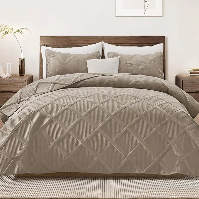 Responsible Exclusivo Mezcla King Size Quilt Set with Modern Striped Pattern 3 Pieces Summer Lightweight Taupe Quilts Bedding Set Soft Bedspreads Coverlets for All Seasons First-Class