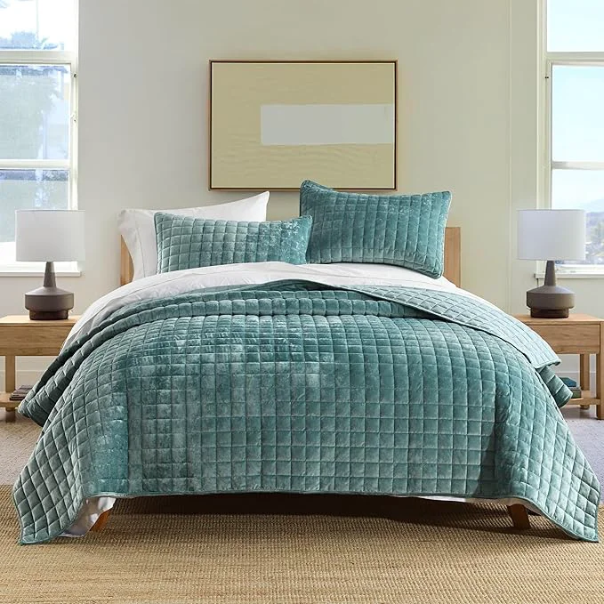 Practical Secgo California King Comforter Set for Bed – Velvet Quilts California King Size Black Bedspreads 120 110 Inch with 2 Pillow Shams Patchwork Reversible Lightweight Bedding Eco-Friendly