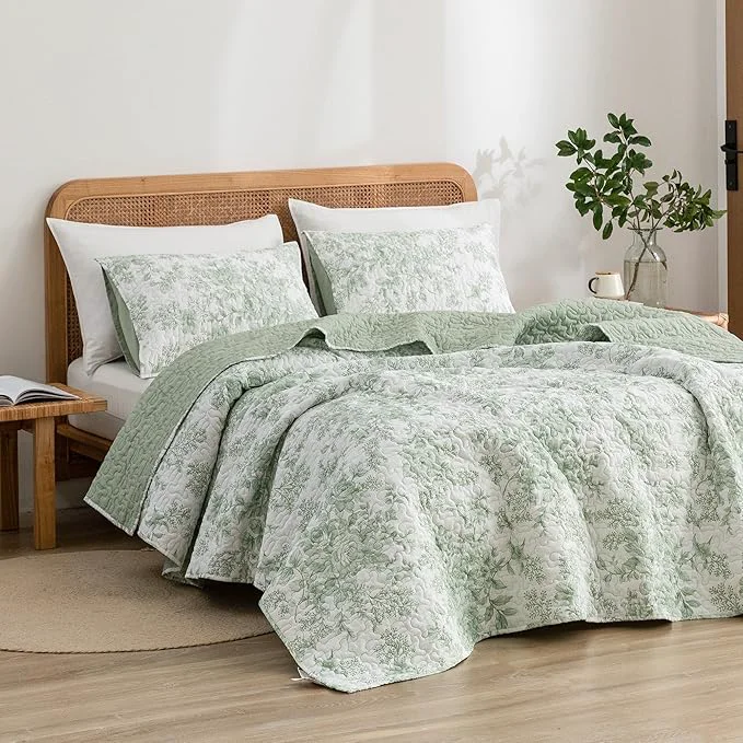 Sustainable Wonderful Spring Fresh Quilt Sage Green Floral Bedspread Queen Size 3 Piece Cotton Vintage Farmhouse Bedding Set Machine Washable Lightweight Soft Bed Cover for All Season breathable material Hypoallergenic soft Top-Quality