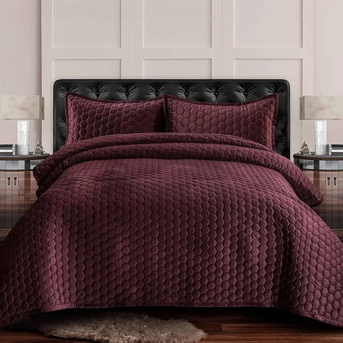 Original Tribeca Living Lugano Oversized Velvet Quilt Set – All Season Extra Large 3 Piece Queen Size Comforter Set with 2 Pillow Shams in Plum Honeycomb Pattern 260GSM Reliable