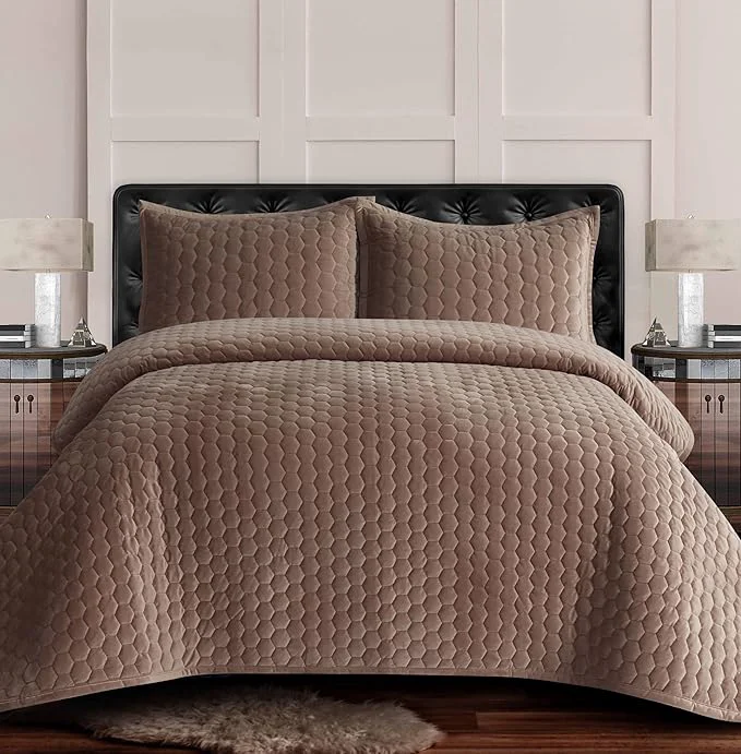 High-Quality Tribeca Living Lugano Oversized Velvet Quilt Set – All Season Extra Large 3 Piece King Size Comforter Set with 2 Pillow Shams in Taupe Honeycomb Pattern 260GSM Fashionable