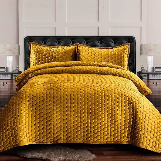 First-Class Tribeca Living Lugano Oversized Velvet Quilt Set – All Season Extra Large 3 Piece Queen Size Comforter Set with 2 Pillow Shams in Gold Honeycomb Pattern 260GSM Stylish