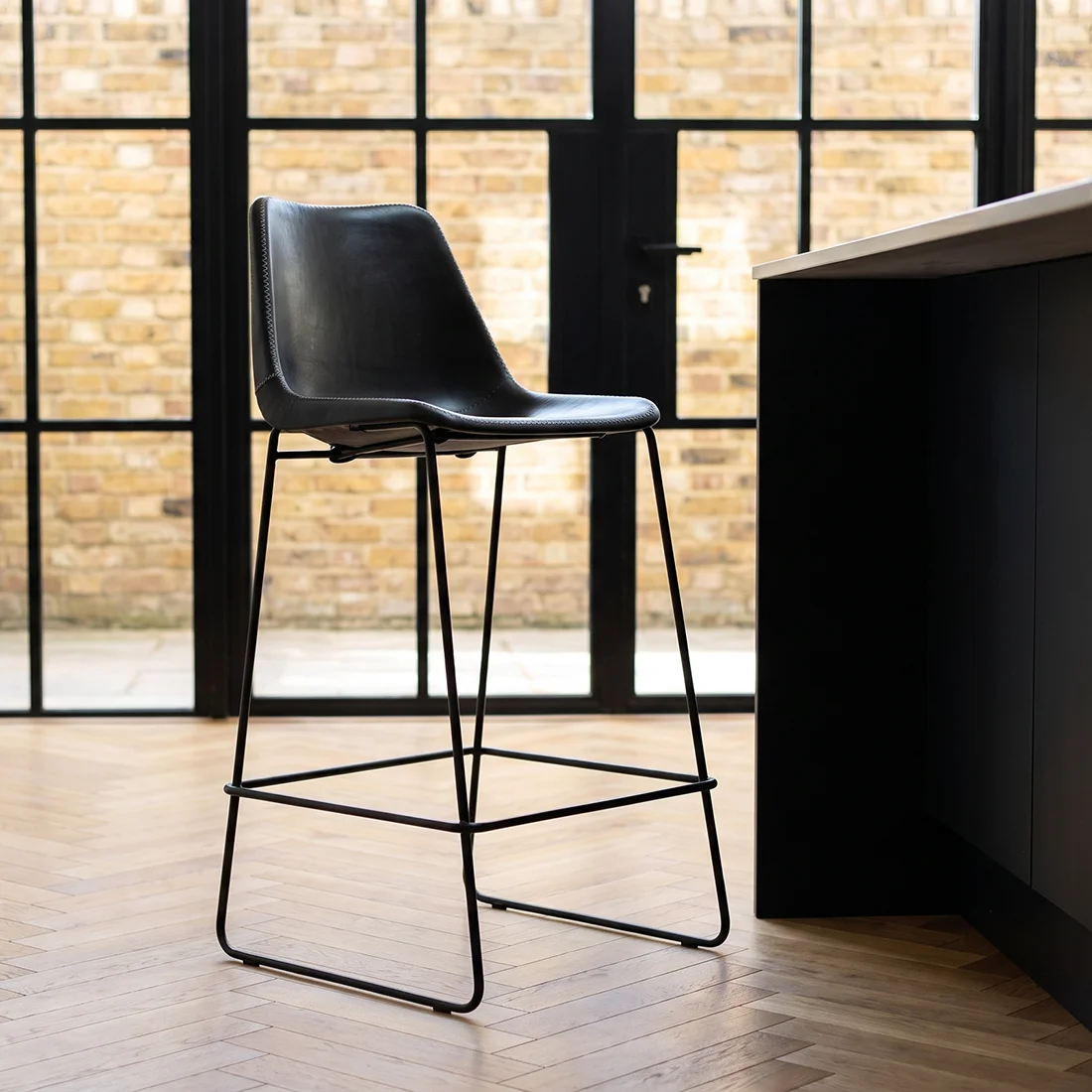 Soft Sol Y Luna bar chair iron 038 black leather Convenient