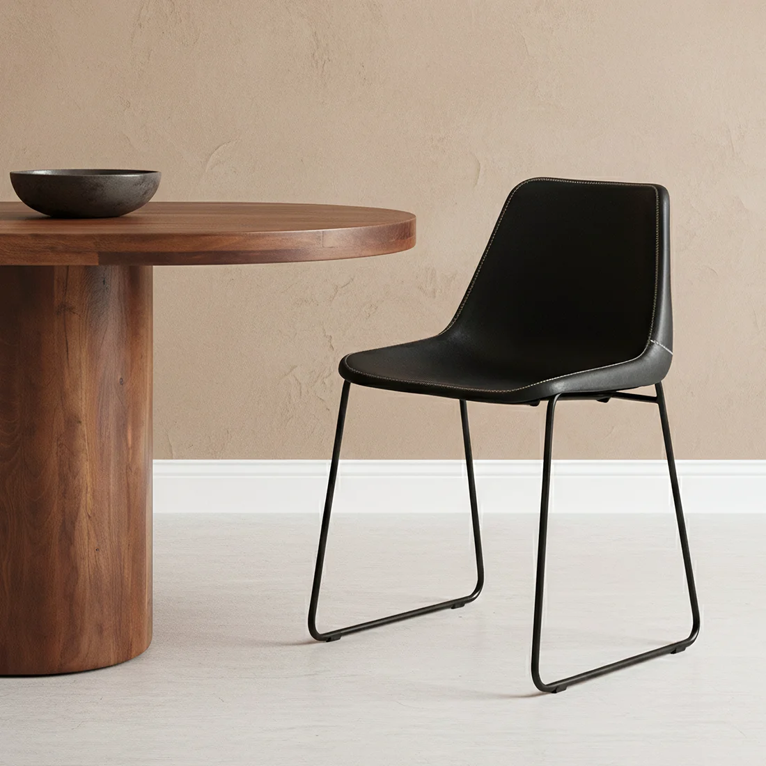 Consistent Sol Y Luna dining chair iron 038 black leather Fast