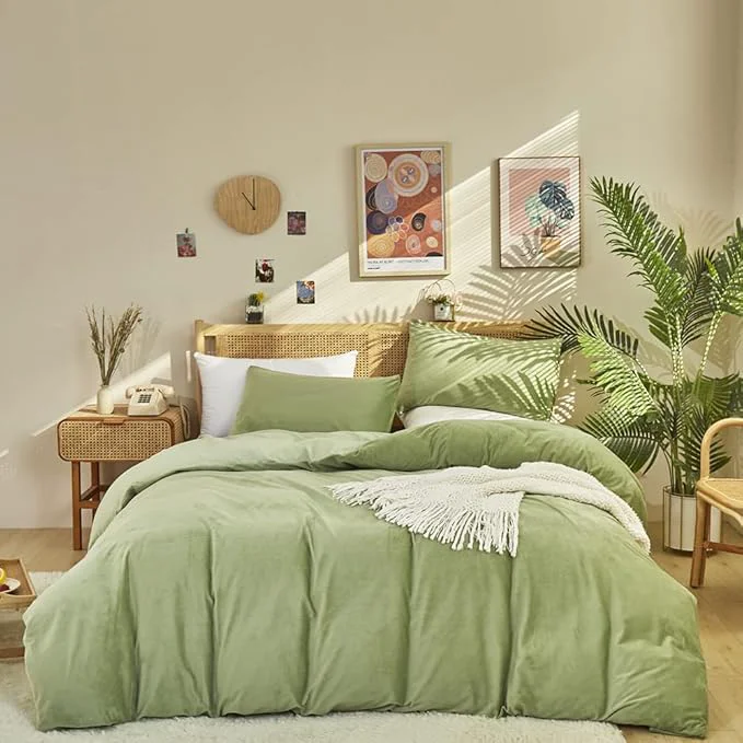 Trendy CLOTHKNOW Green Velvet King Size Comforter Set 3Pcs Fluffy Bedding Comforter Sets Soft Sea Green Comforter Light Green Comforter with 2 x Pillowcases Top-Quality