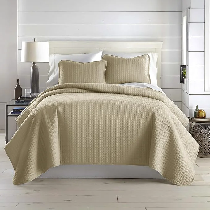 Southshore Fine Living Inc. Full Queen Quilt Set with 2 Matching Pillow Shams Lightweight Full Size Quilt Coverlet Easy Care Machine Washable Queen Size Bedspread Taupe Top-Quality
