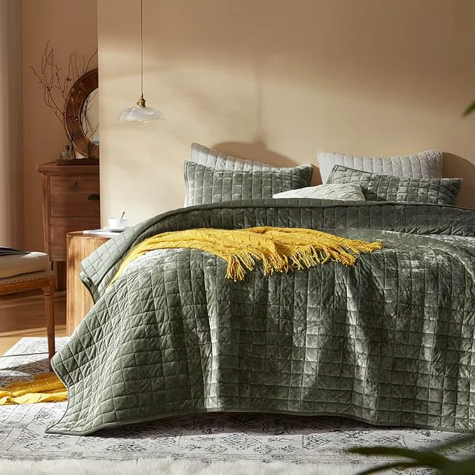 Traditional LEAONME Velvet Quilt King Size-98 39 39 x106 39 39 Lightweight Olive Green Velvet Comforter Set with 2 Pillow Shams Soft Bedspread Coverlet Quilted Bedding Set for All Season Original Design