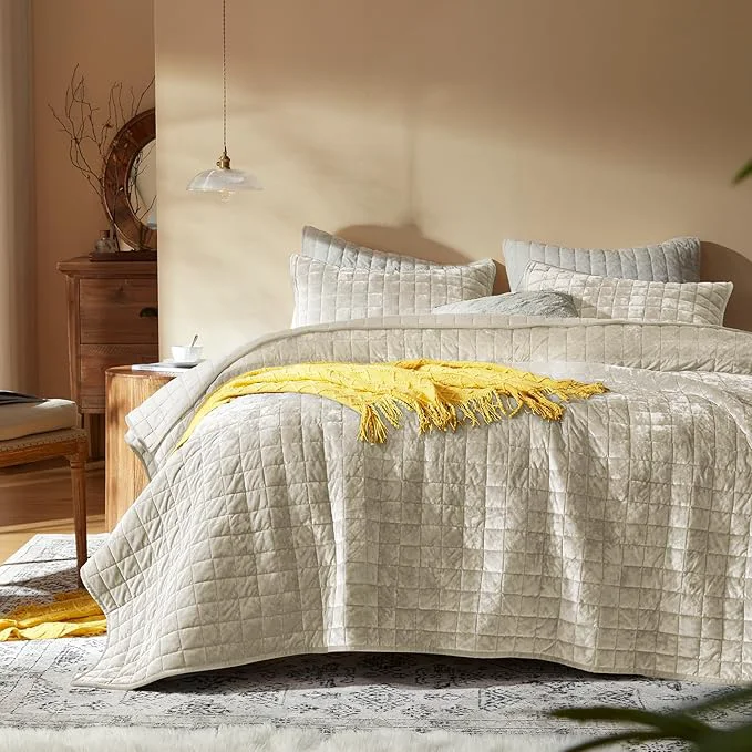 Flexible LEAONME Velvet Quilt King Size-98 39 39 x106 39 39 Lightweight Beige Velvet Comforter Set with 2 Pillow Shams Soft Bedspread Coverlet Quilted Bedding Set for All Season Pure