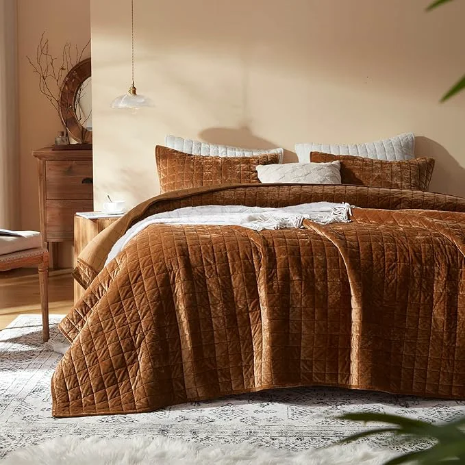 LEAONME Velvet Quilt King Size-98 39 39 x106 39 39 Lightweight Caramel Velvet Comforter Set with 2 Pillow Shams Soft Bedspread Coverlet Quilted Bedding Set for All Season Stylish