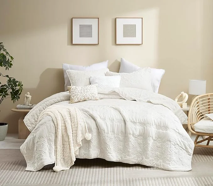 World-Class Boho Ivory Quilt King Size Bedding Sets with Pillow Sham Bohemian Lightweight Soft Bedspread Coverlet Cream Farmhouse Floral Vintage Thin Comforter Bed Cover for All Season 3 Pieces 104×90 inches Durable