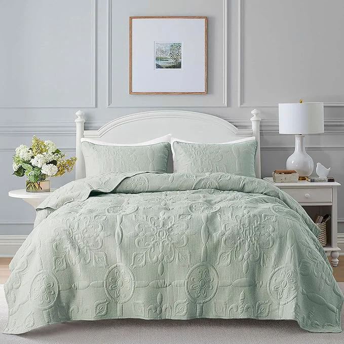 World-Class Sage Green Damask Quilt California Cal King Size Bedding Sets with 2 Pillow Shams Oversized Boho Bedspread Lightweight Soft Farmhouse Vintage Coverlet Jacquard Bed Cover for All Season 3 Pieces Artisan