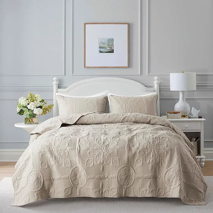 Enhanced Beige Damask Quilt California Cal King Size Bedding Sets with 2 Pillow Shams Oversized Boho Bedspread Lightweight Soft Farmhouse Vintage Coverlet Jacquard Pattern Bed Cover for All Season 3 Pieces Relaxed