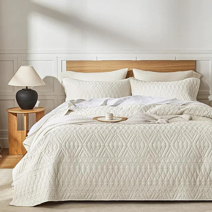 Traditional akkialla Twin Quilt Set Boho Style in a Solid Color Cream Lightweight Microfiber Bedspread Soft and Breathable Coverlet for All Seasons 2-Piece Bedding Set 1 Quilt 1 Pillow Sham Selected