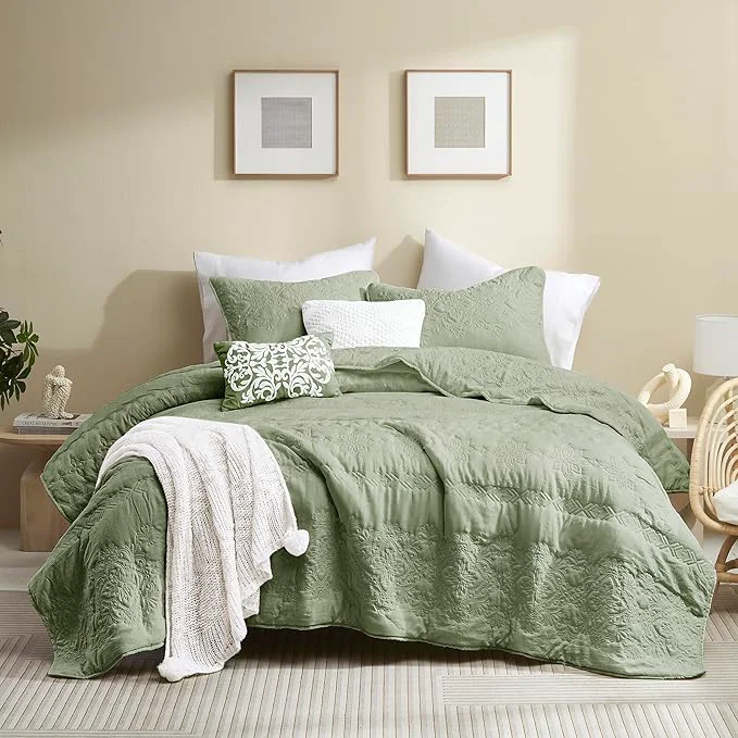 Prestigious Boho Sage Green Quilt Queen Size Bedding Sets with Pillow Sham Bohemian Lightweight Soft Bedspread Coverlet Farmhouse Floral Vintage Thin Comforter Bed Cover All Season 3 Pieces 90×90 inches Unique