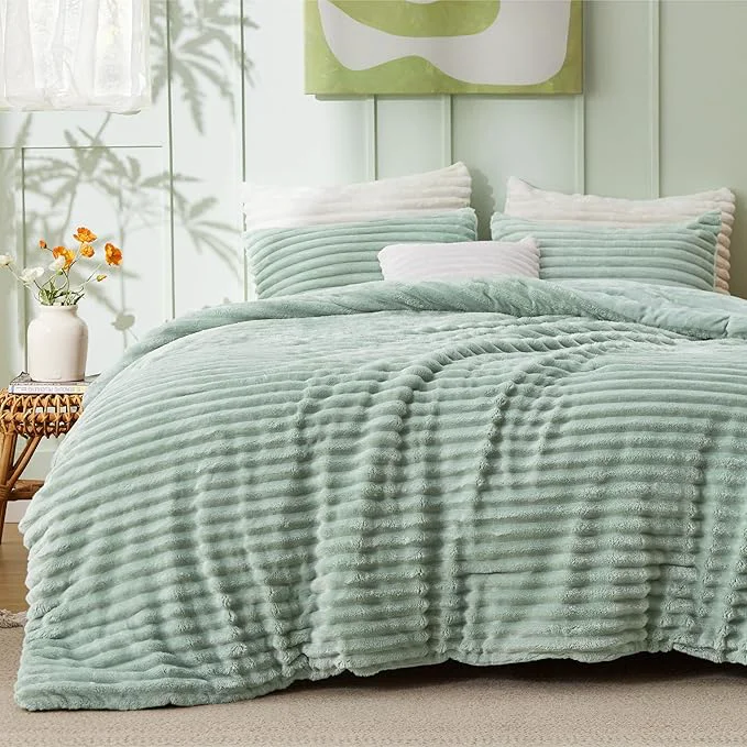Fashionable Bedsure King Comforter – GentleSoft™ 3 Pieces Double-Side Fleece Fluffy Sage Green Comforter Set Cozy Striped Room Decor Aesthetic Luxury King Size Bedding with 2 Pillowcases 104×90 Inches World-Class