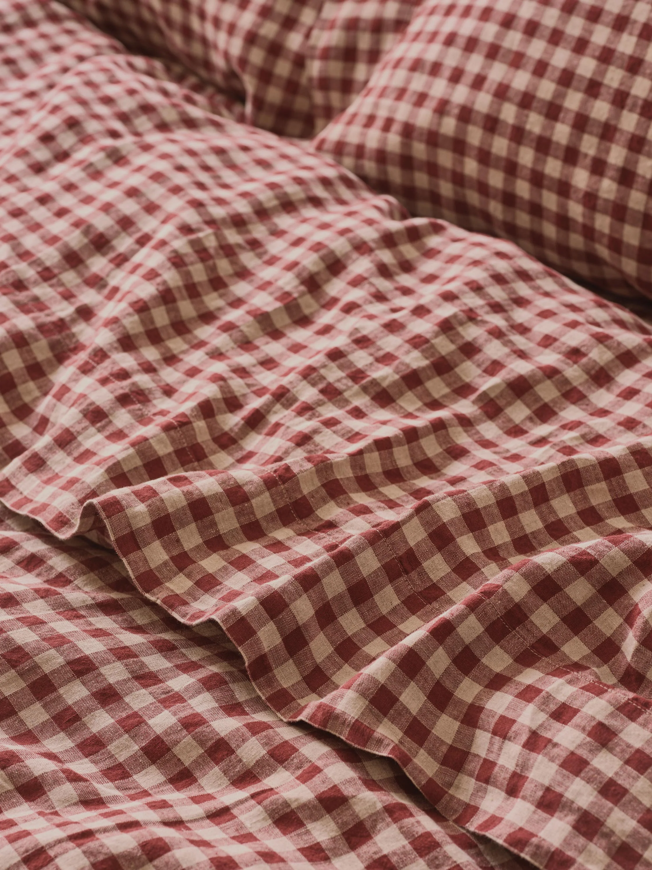 Stylish Rhubarb Gingham Linen Flat Sheet Versatile