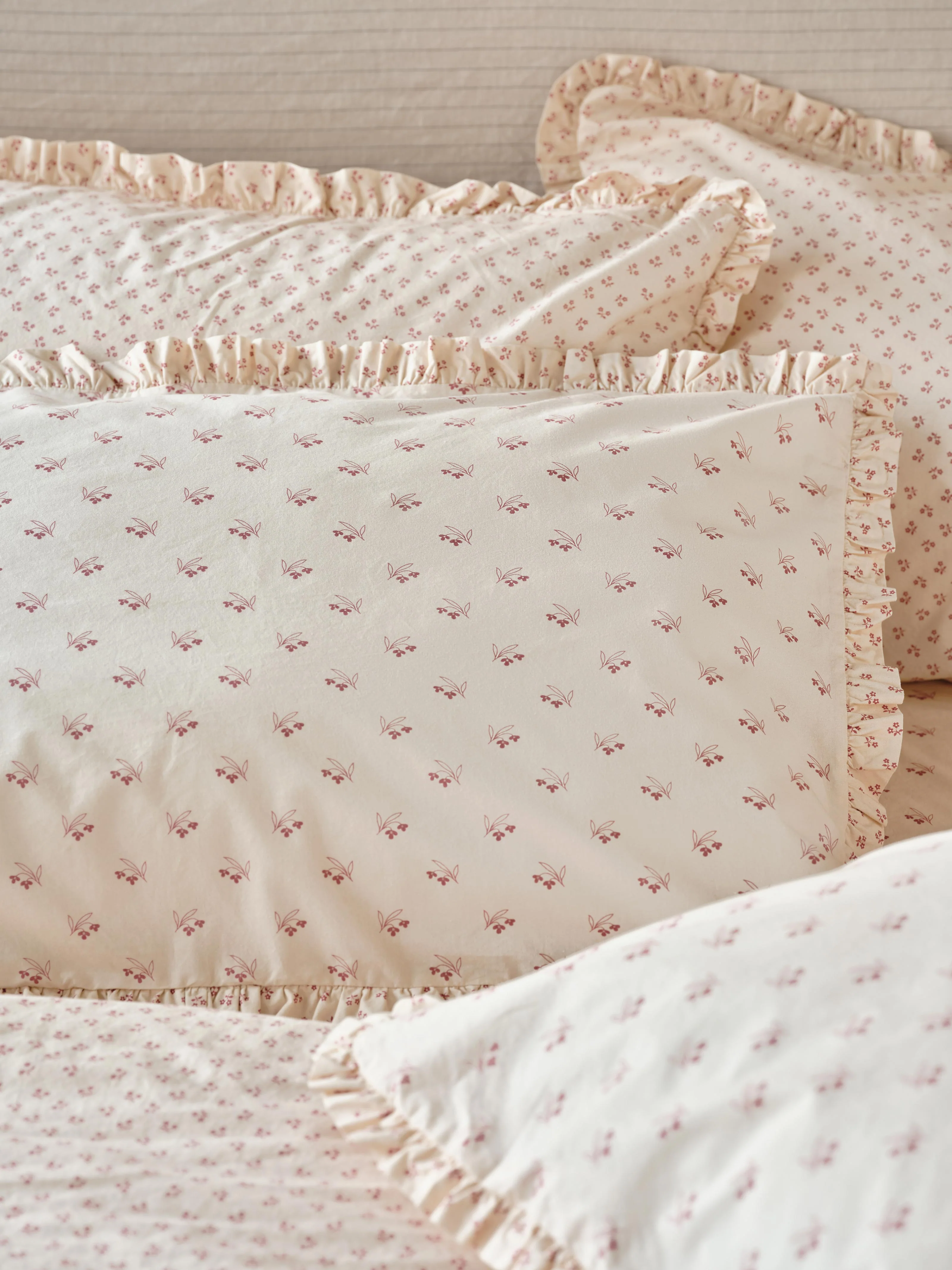 Lightweight Dusty Pink Martha Floral Cotton Frill Pillowcases Pair Innovative