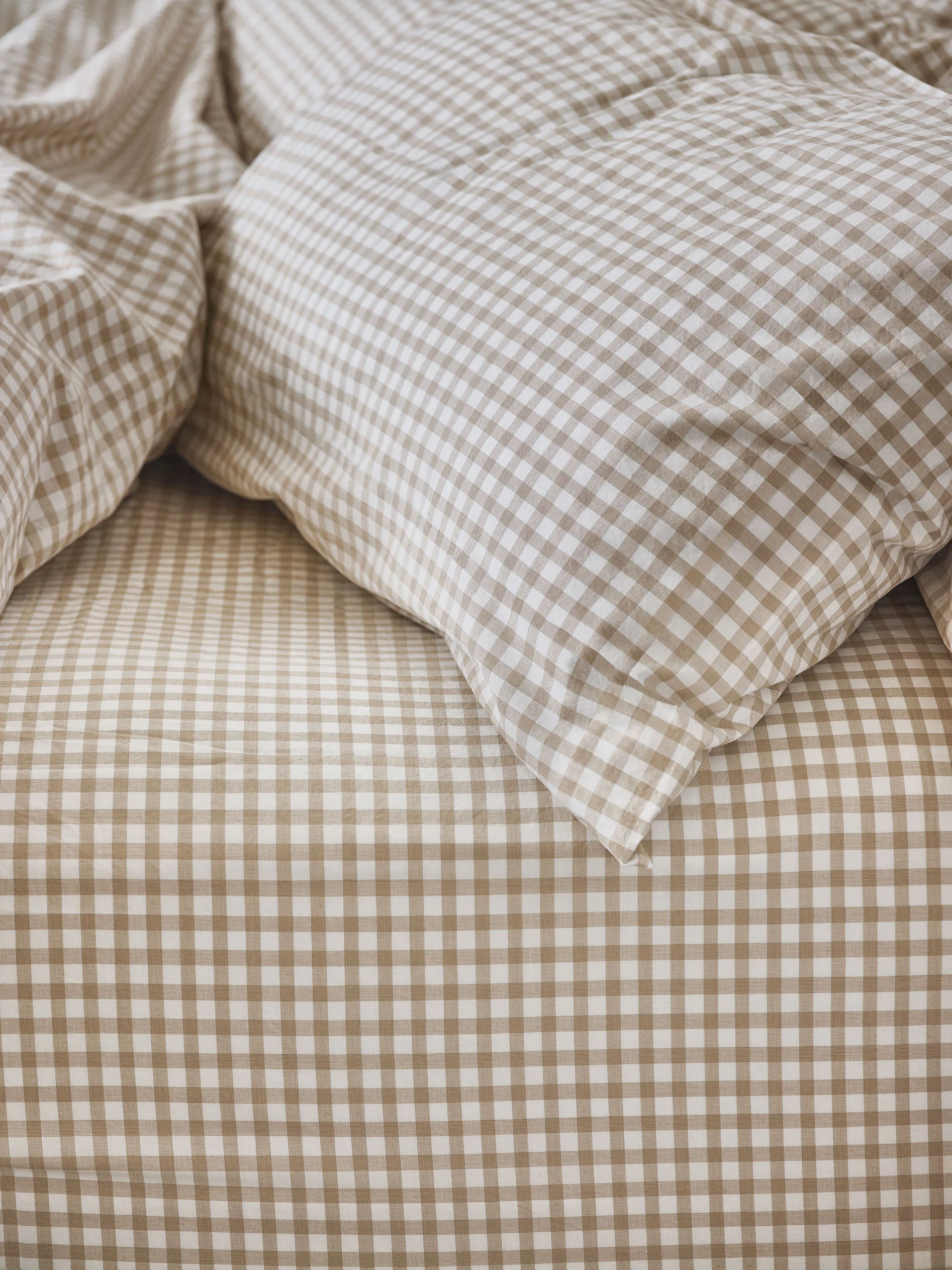 Casual Café au Lait Gingham Washed Cotton Fitted Sheet Outstanding
