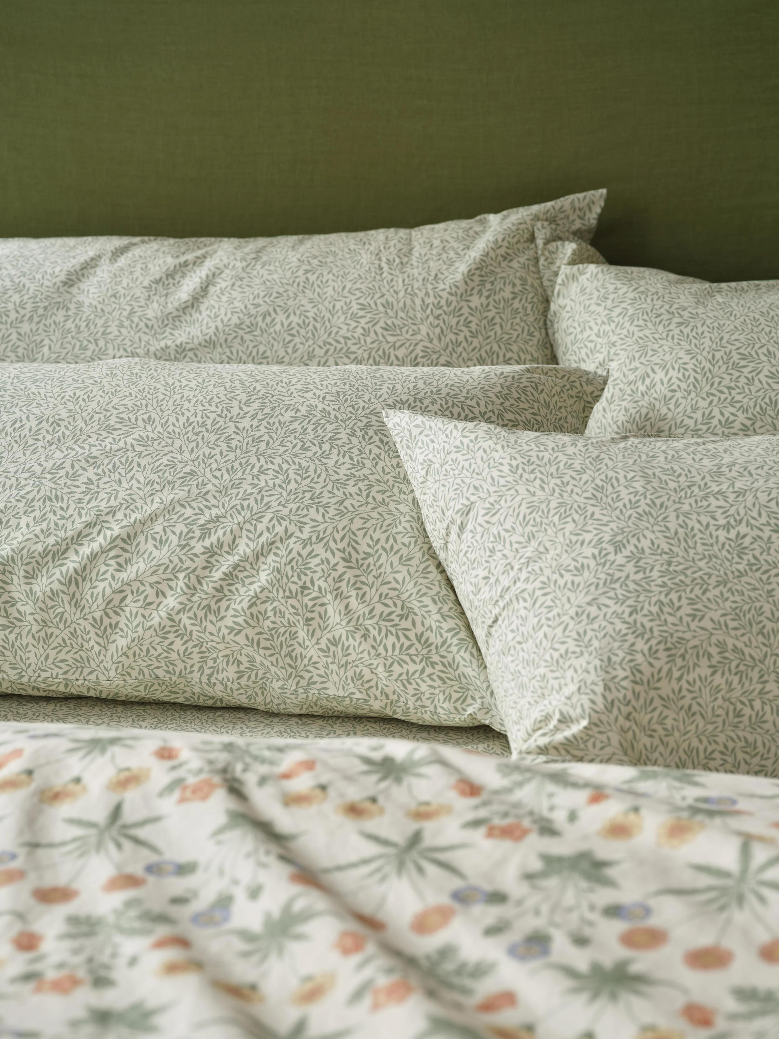 World-Class Mellow Green Standen Cotton Pillowcases Pair Comfortable