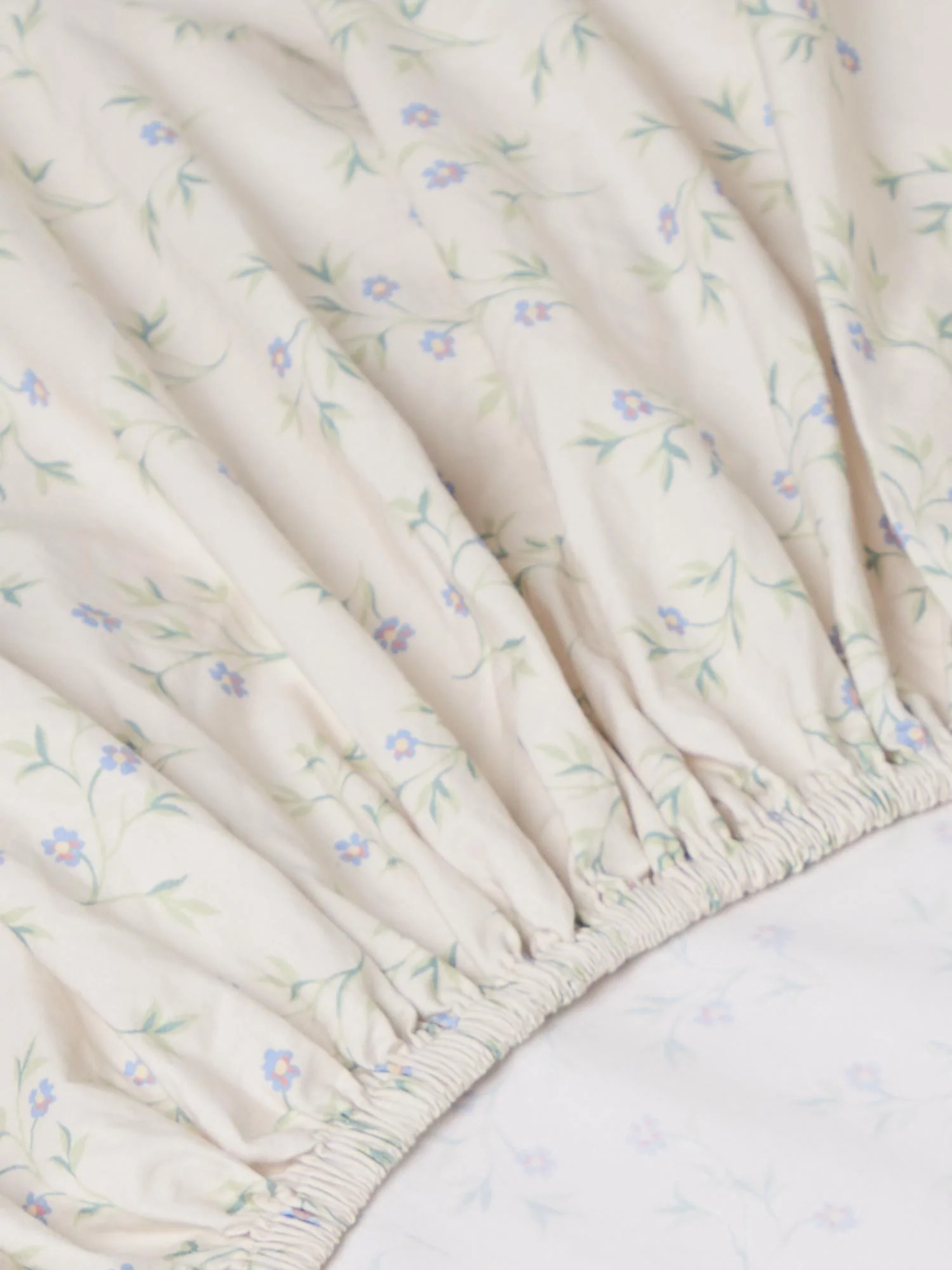 Authentic Cream Spring Sprig Cotton Fitted Sheet Fast