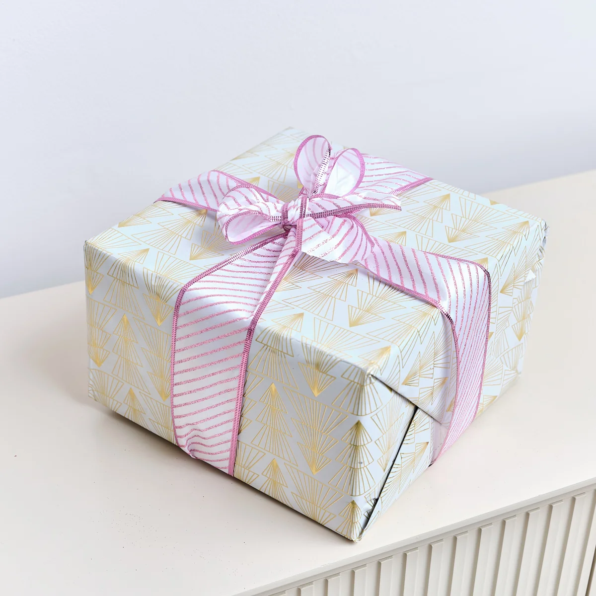 Versatile Large Pink White Diagonal Striped Wired Ribbon Garland – 270m Top-Quality